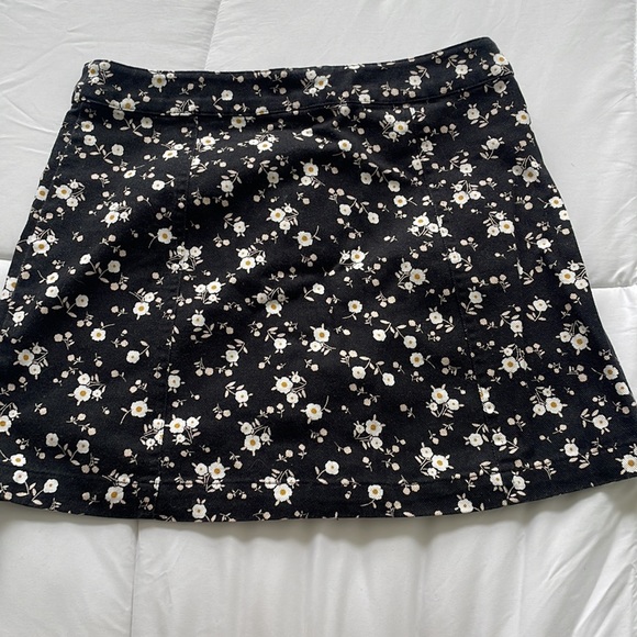 Pacsun floral/black jean button skirt size M - Picture 2 of 3